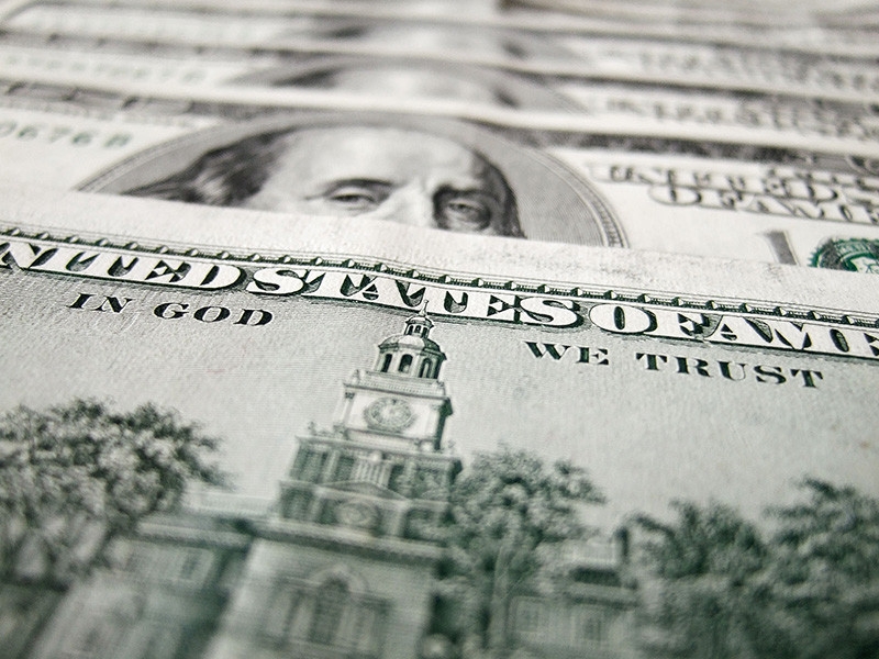 Лавров: Россия продолжит курс на дедолларизацию экономики из-за "агрессивных" санкций США