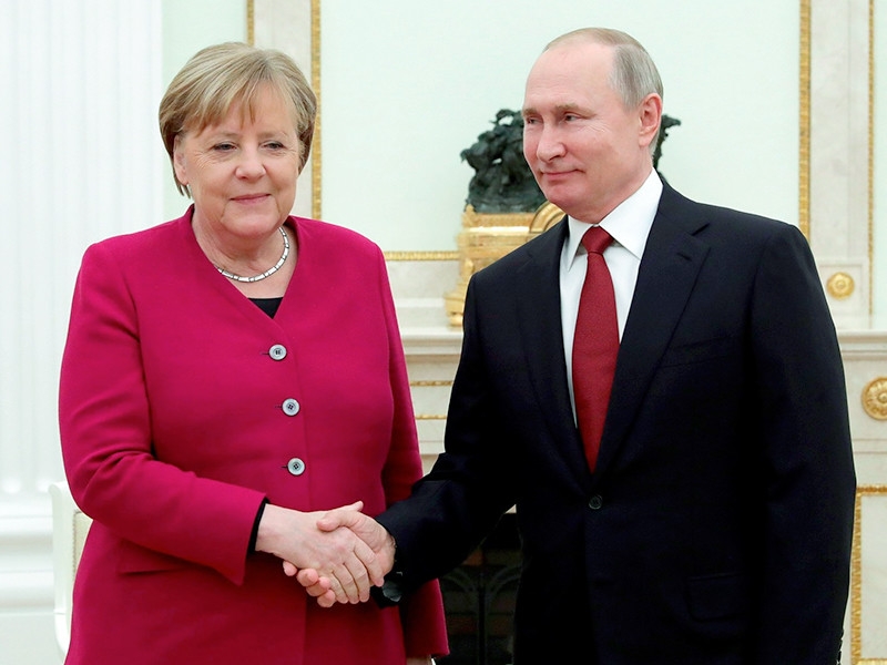 Путин дал год на завершение строительства "Северного потока - 2"