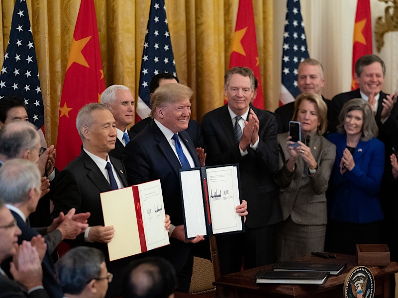 США и Китай подписали документы по первой фазе торговой сделки