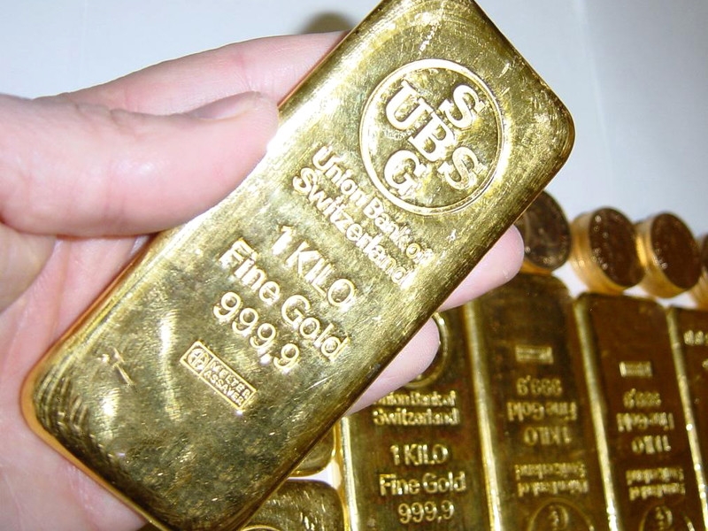 Золото и нефть резко подорожали после гибели генерала Сулеймани