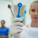 Имплантация под седацией: какие особенности и преимущества