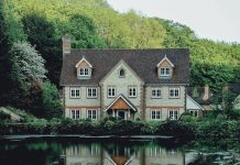 Проекты домов: Как выбрать идеальный дом для своей семьи