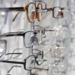 Салон оптики: ваш путь к идеальному зрению с контактными линзами