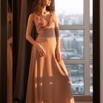 Атласное сияние: почему именно атласное платье — идеальный выбор для выпускного 11 класса