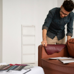 Перетяжка диванов: как вернуть мебели вторую жизнь