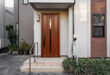 Как выбрать входную дверь для квартиры на первом этаже